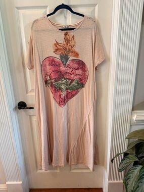 Magnolia Pearl Soft Pink Graphic Heart T-Shirt Dress